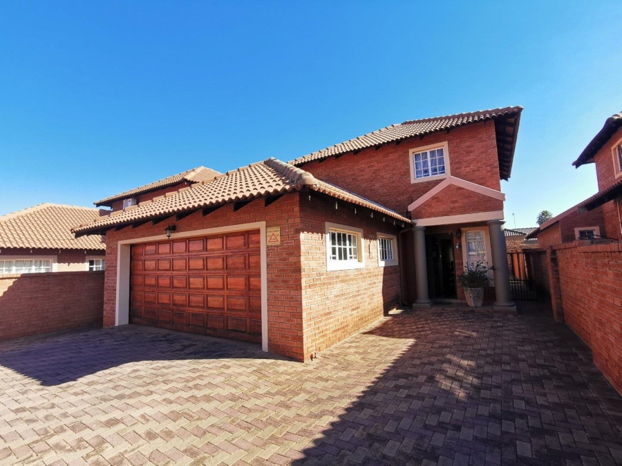 3 Bedroom Property for Sale in Van Der Hoff Park North West